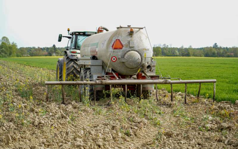 kmetijstvo, poljedeljstvo, njive, traktor, gnojenje