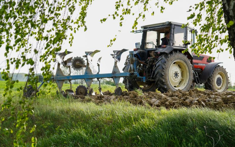 kmetijstvo, poljedeljstvo, njive, traktor, gnojenje