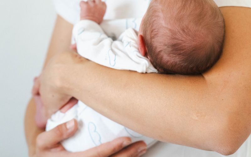 novorjenček, dojenje, dojenček, previjanje, rojstvo-otroka