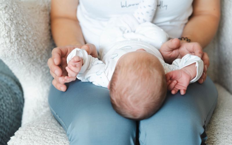 novorjenček, dojenje, dojenček, previjanje, rojstvo-otroka