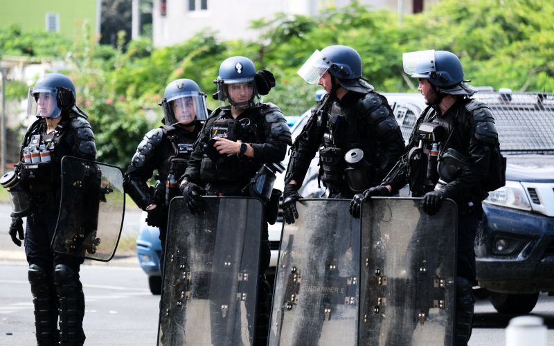 policija pariz.jpg
