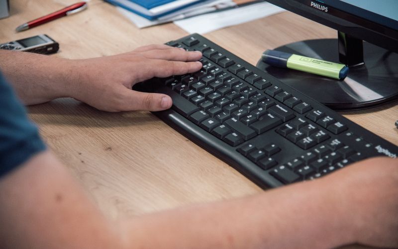 simbolična, tipkovnica, pisarna, tipkanje, pisarniško-delo, administrativno-delo