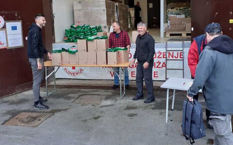 delitev-paketov-rdeči-križ-20240515_080723