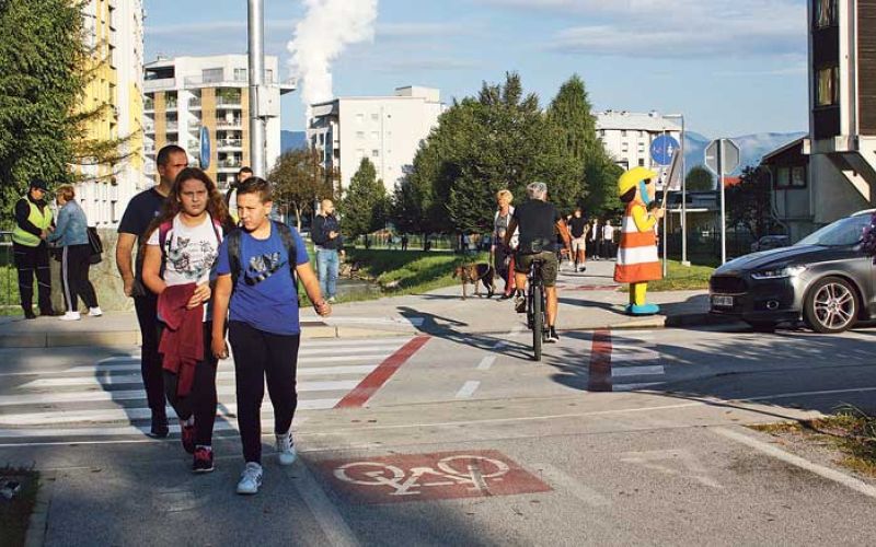 otroci-na-cesti_4097