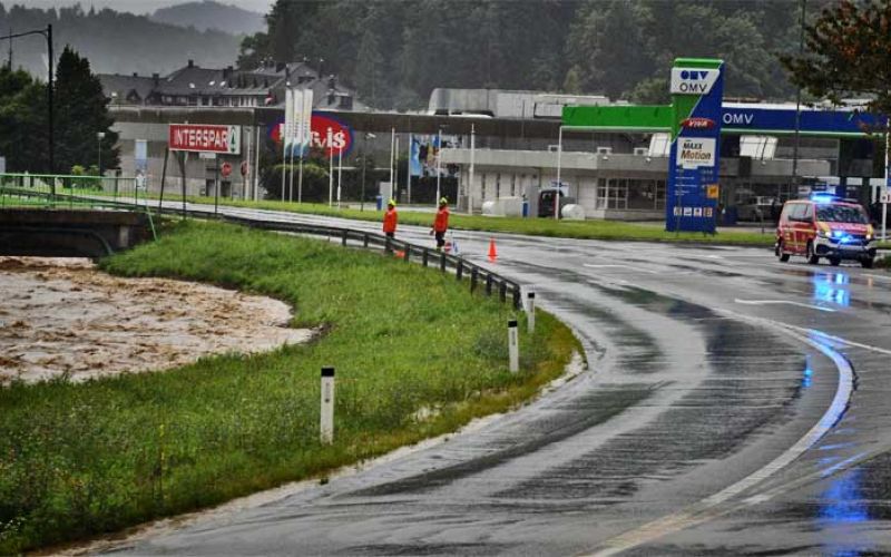 gasilci_voda_poplava