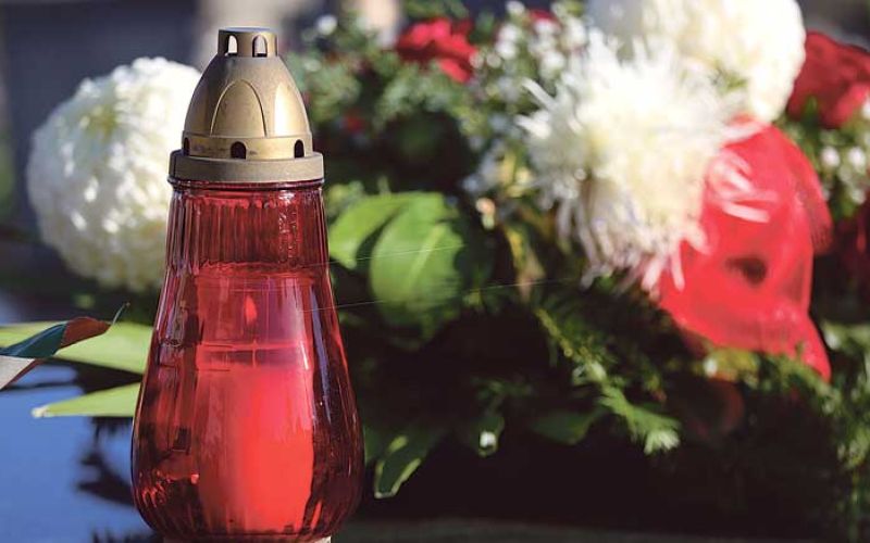 grob-red-candle-7563141