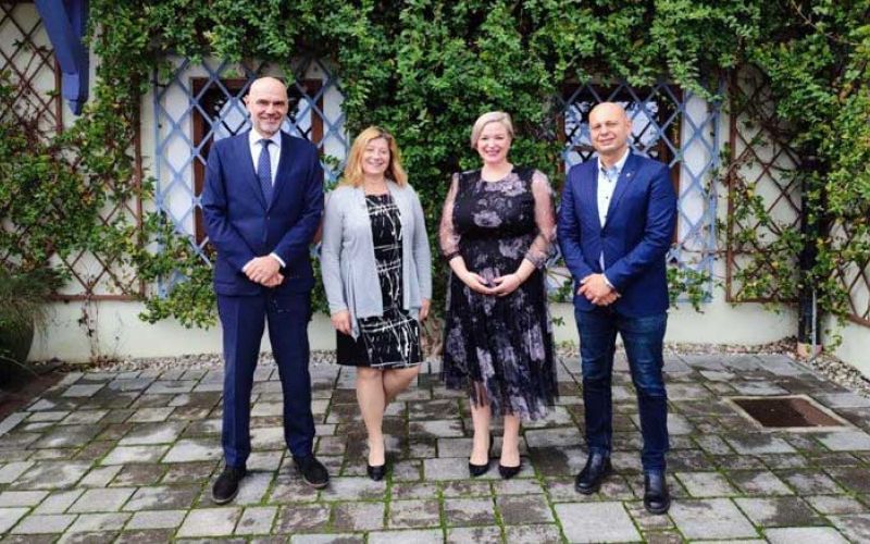 nizizemski-veleposlanik-Bianca[13107]