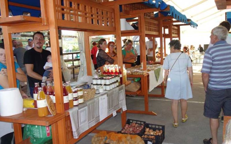 poznopoletni-tržnica