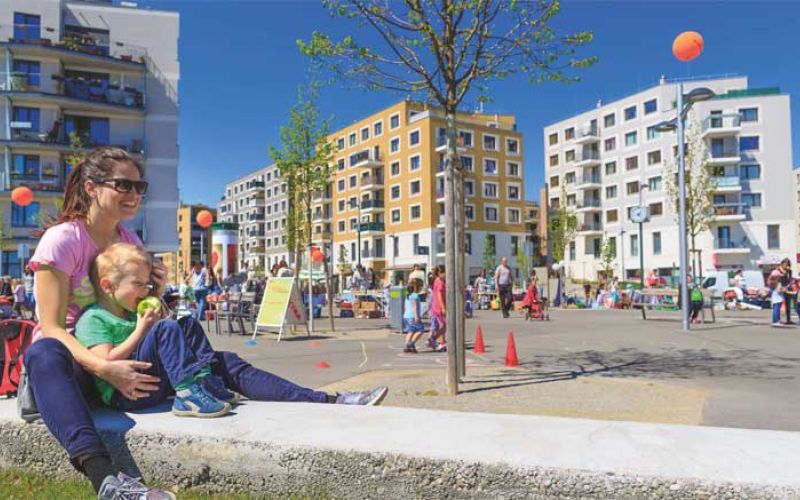 Okrogla-miza,-dunajski-model