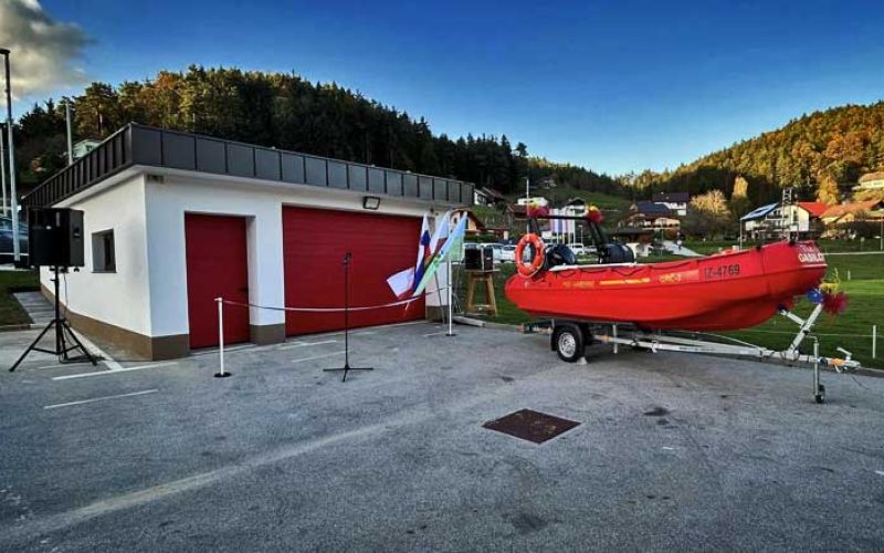 reševalni-čoln-gasilci