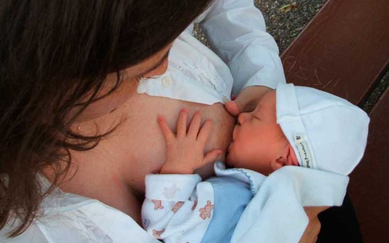 dojenje-breastfeeding-2090396