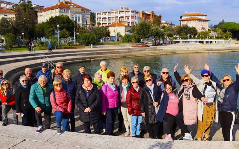 NČ–Velenjčanke-po-vrtnice-in-nageljče-za-svoj-praznik-v-Opatijo—Foto-Jože-Miklavc–IMG_9465