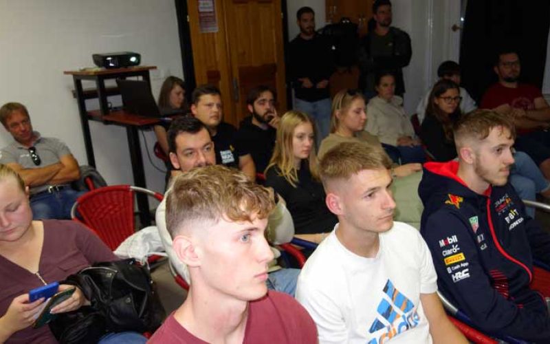 izredni-občni-zbor-študenti