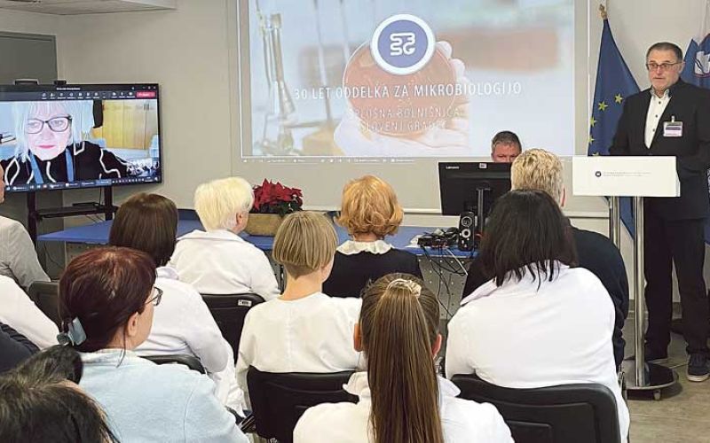 30let-oddelka-za-mikrobiologijo