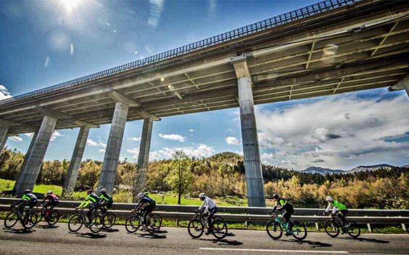 dos-kolesarji-dobrodelnost