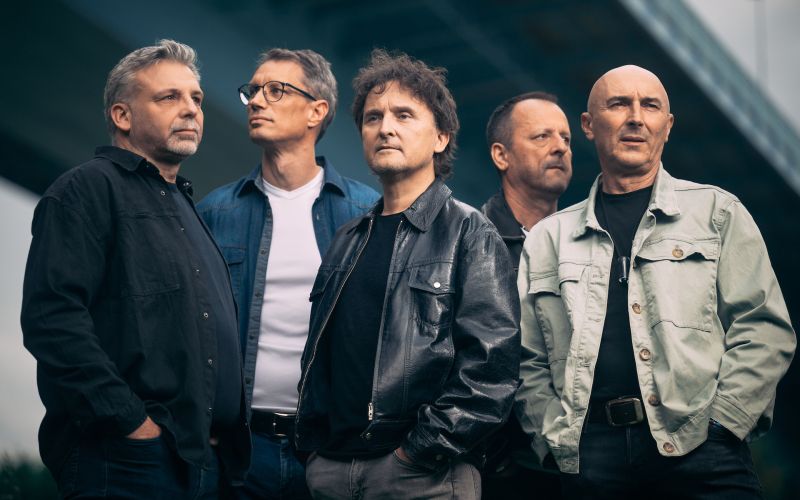 Ena najbolj priljubljenih skupin v samostojni Sloveniji nas z glasbo boža že 35 let.