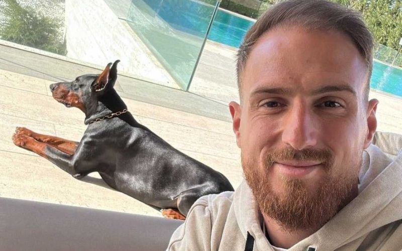 jan oblak pes.jpg