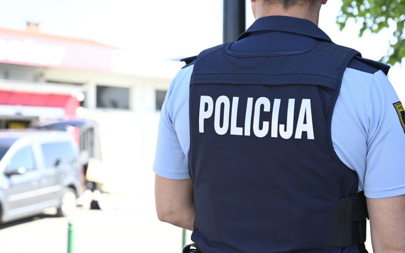 razstreljeni-bankomat, dravlje, sojerjev, bankomat, policija, trak