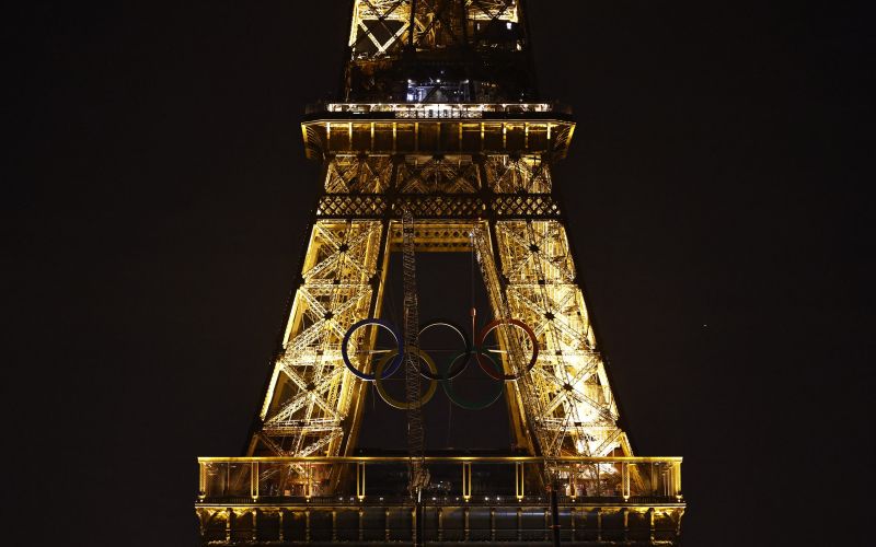 pariz olimpijske eifflov stolp pm.jpg