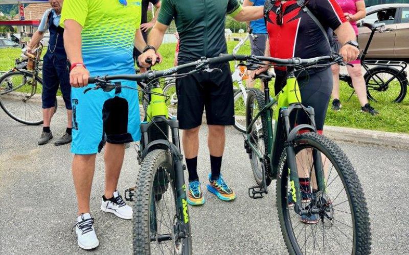 predaja kolesa Elan 7 6 24 kolesarjenje po Štrekni.jpg