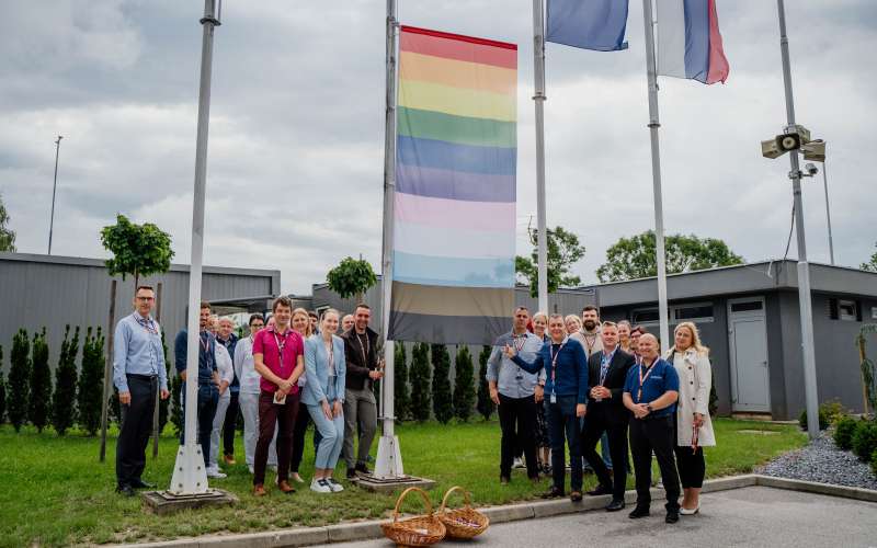 Lek_Lendava_dvig_mavricne_zastave.jpg