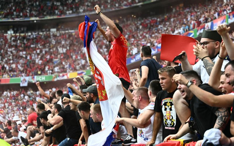 srbija navijaci.jpg