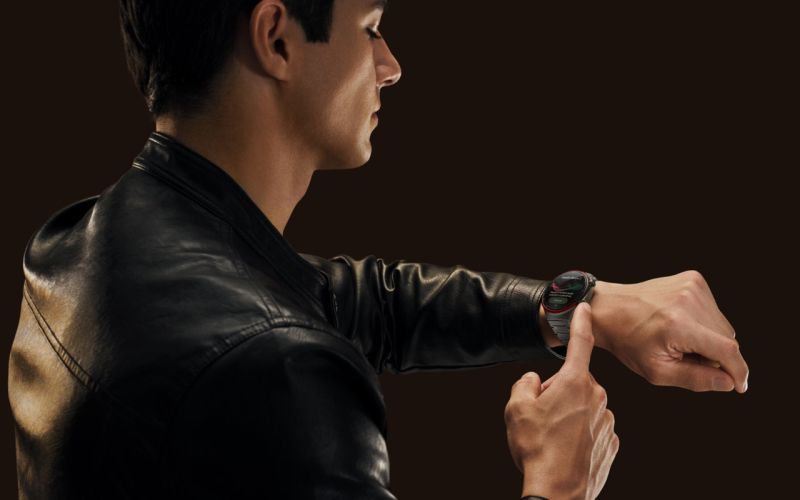 MKT_WATCH 4 Pro Space Edition_Creative shot_model B_Health Glance_HQ_EN_JPG_20240403.jpeg