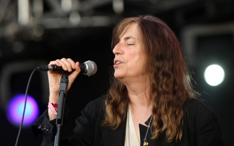 Legendarna Patti Smith se bliža osemdesetim. Vsestranska umetnica je še vedno v prvem planu.