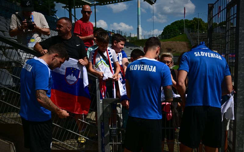 slovenija wuppertal navijaci.jpg