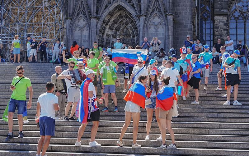 euro 2024 koeln slovenski navijaci.jpg