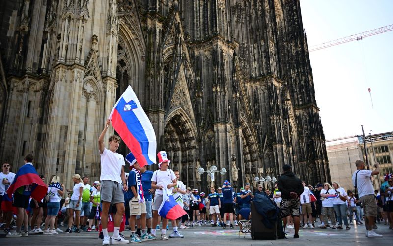 slovenci katedrala slovenski navijači.jpg