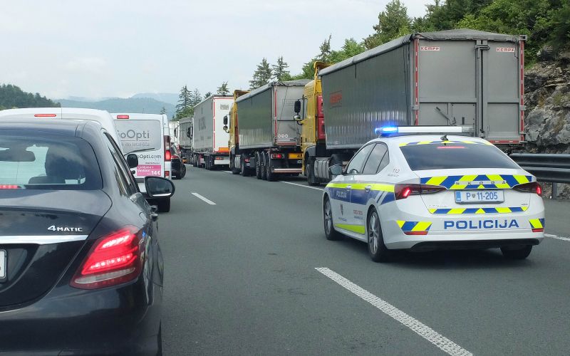 avtocesta, policija, zastoj, reševalni pas