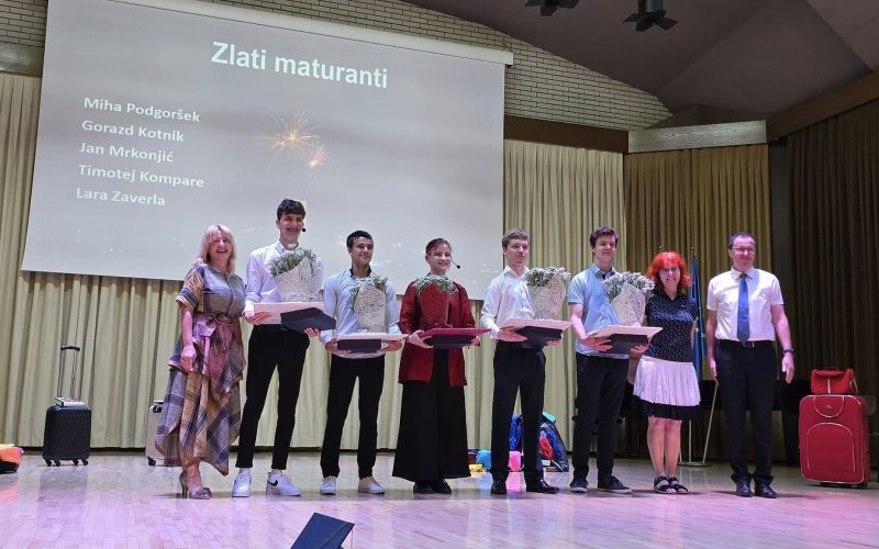 maturanti ŠCV ERŠ.jpg