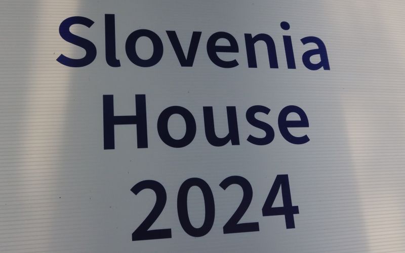 slovenska hiša pariz 24 pmjpg