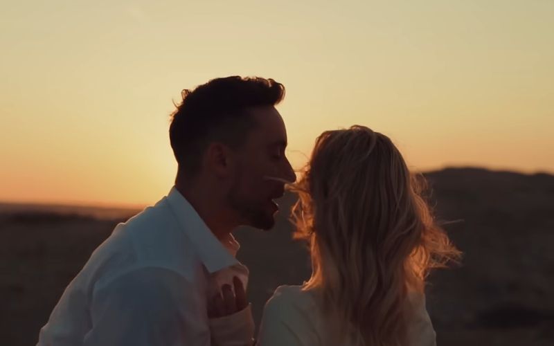 Rok Piletič, Ona zna.png