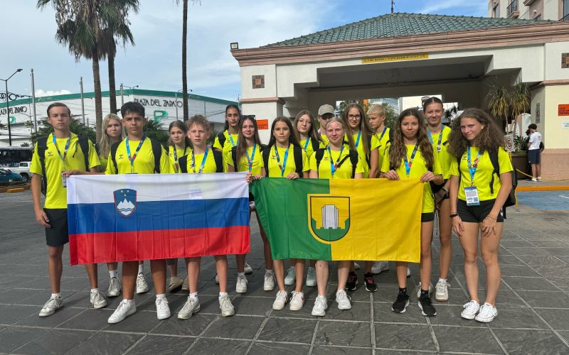 LEON - skupinska, julij 2024.jpg