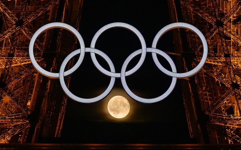 eifflov stolp olimpijski krogi.jpg