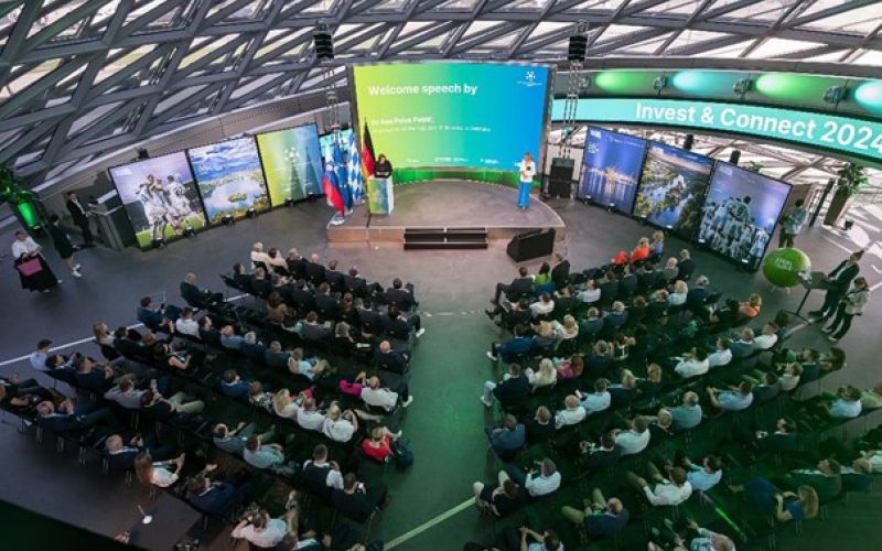 OI Pariz poslovni dogodek.jpg