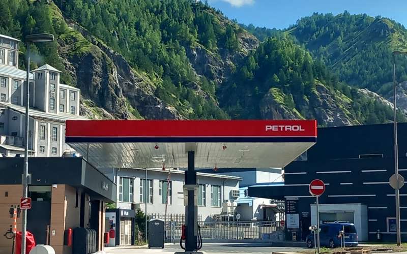 Petrol v žerjavu