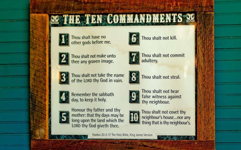 ten-commandments.jpg