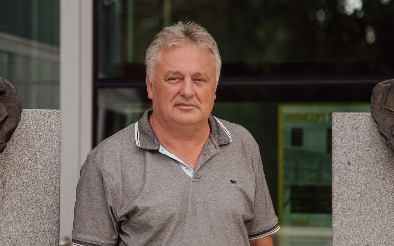 roman-leljak, občina-radenci, pokončna