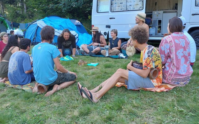 Festival se odvija na 1.200 metrih nadmorske višine v Pohorju, na lokaciji RTC Jakec Trije Kralji.