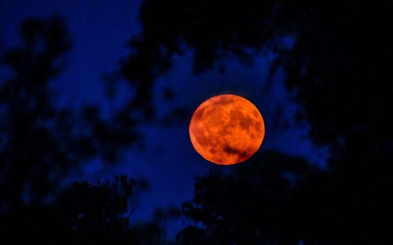 moon-simbolična.jpg
