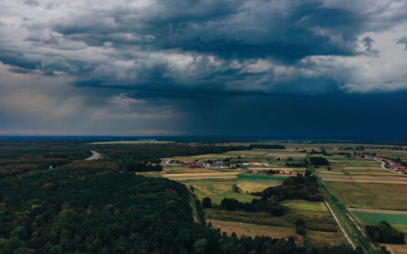 simbolična, nevihta, neurje, vreme, oblačno, oblaki, dron