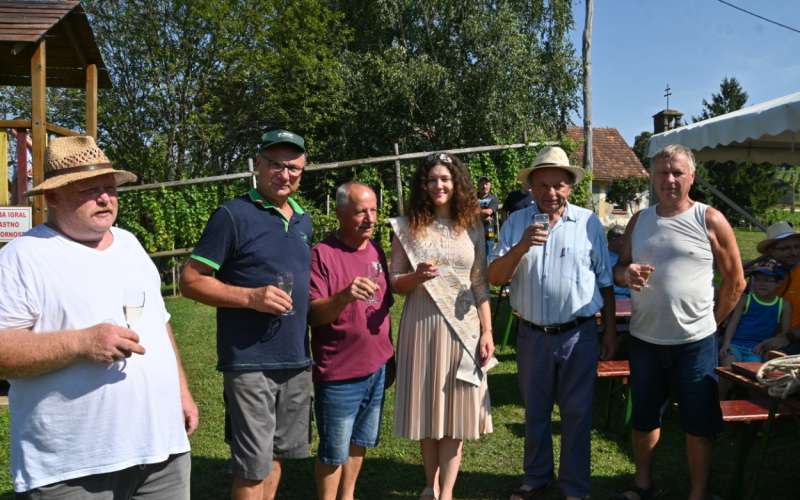 29.-dvig-klopotca, praznik-traminca, paričjak