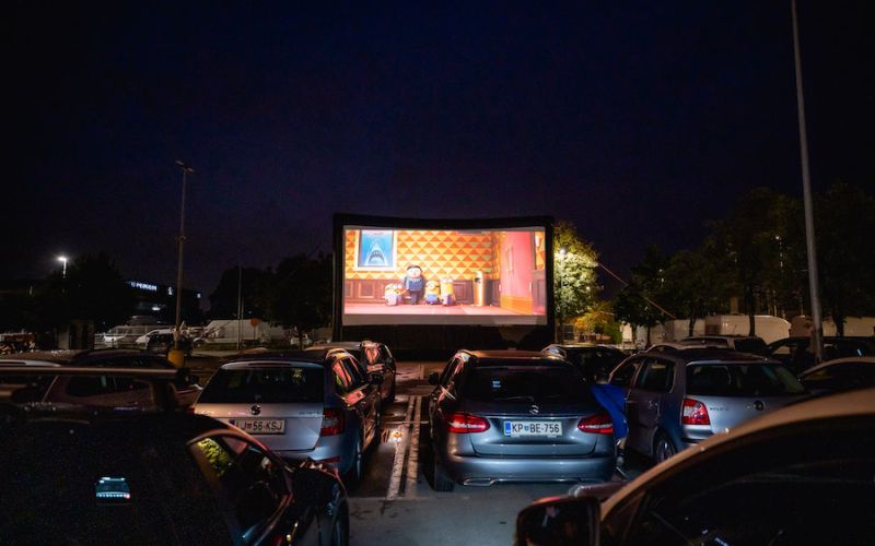 Drive-in kino v Centru Vič je doživetje za vse generacije (Foto Primož Pičulin).jpg