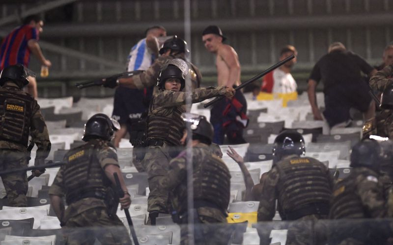 policija navijaci.jpg