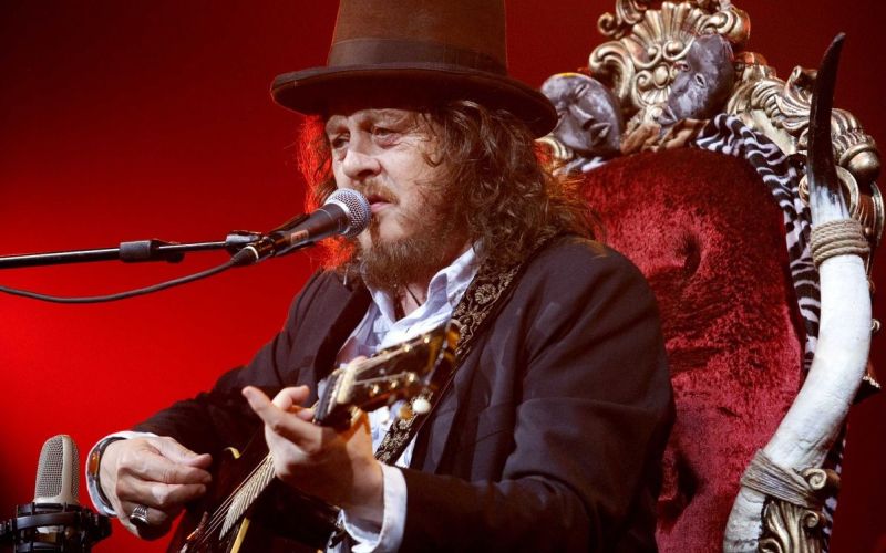 Zucchero Fornaciari vstopa v sedemdeseta, za sabo ima štiri desetletja kariere in 60 milijonov proda