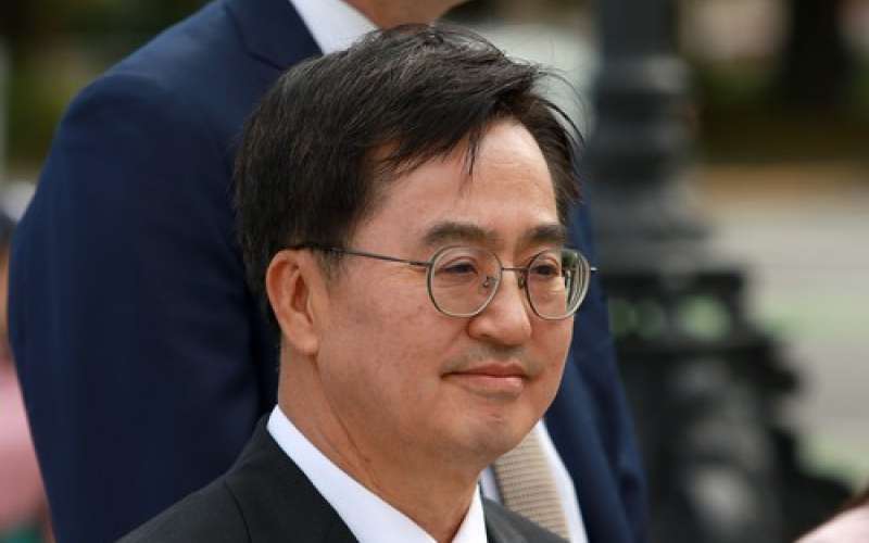 guverner-kim dong-yeon.jpg