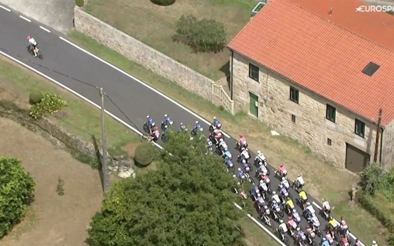 carapaz vuelta 1.jpg